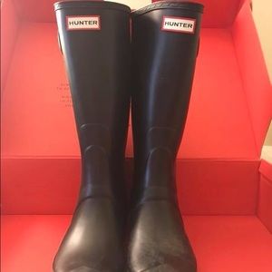 Black Hunter boots size 8